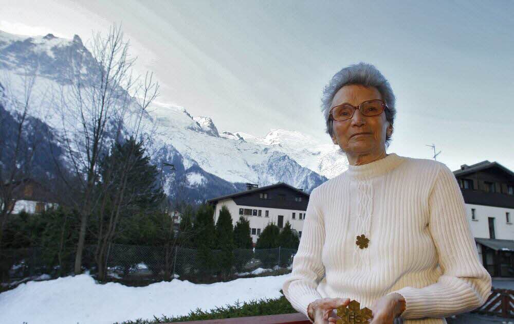 lucienne-schmidt-couttet-en-2008-dans-son-chalet-de-chamonix-photo-agence-zoom